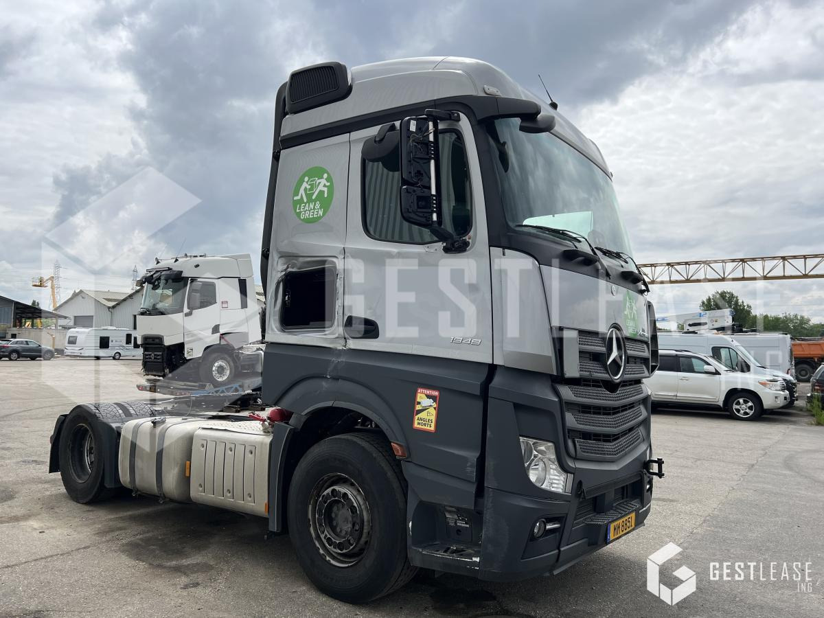 Mercedes ACTROS 1848 - Nyergesvontató: 4 kép. Mercedes ACTROS 1848 - Nyergesvontató: 4 kép.