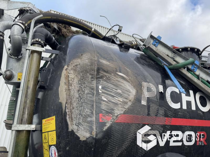 Szippantó tartálykocsi Pichon SV20R: 22 kép.