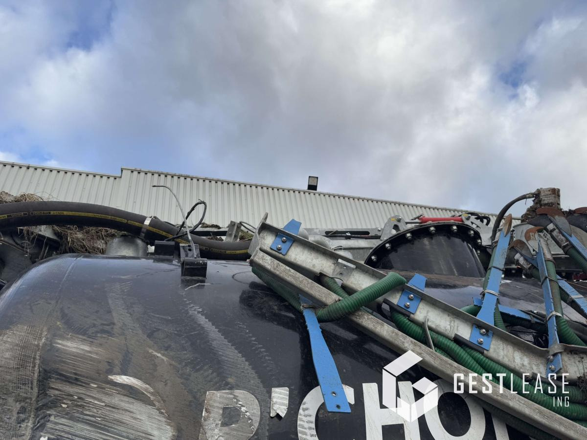 Szippantó tartálykocsi Pichon SV20R: 21 kép.