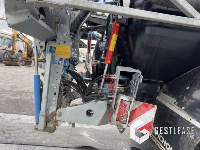 Szippantó tartálykocsi Pichon SV20R: 10 kép.