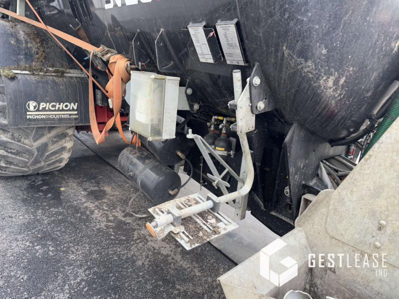 Szippantó tartálykocsi Pichon SV20R: 6 kép.