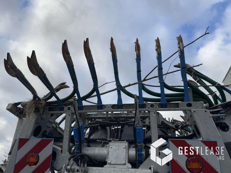 Szippantó tartálykocsi Pichon SV20R: 12 kép.