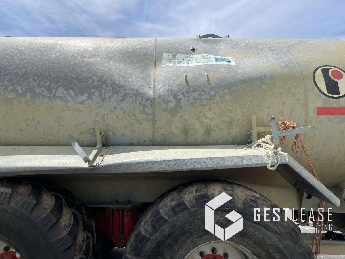 Pichon TCI 16800 - Szippantó tartálykocsi: 5 kép. Pichon TCI 16800 - Szippantó tartálykocsi: 5 kép.