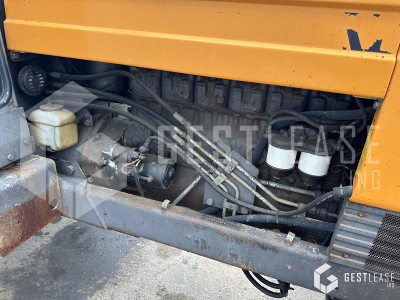 Traktor Renault 891-4: 6 kép.