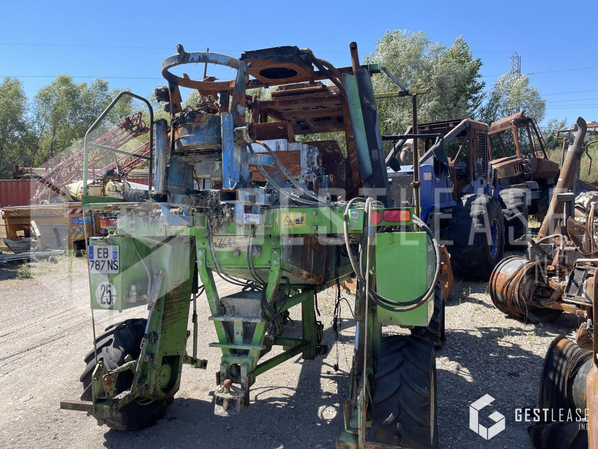 Tecnoma VITIS 480 T - Ültetvény traktor: 4 kép. Tecnoma VITIS 480 T - Ültetvény traktor: 4 kép.