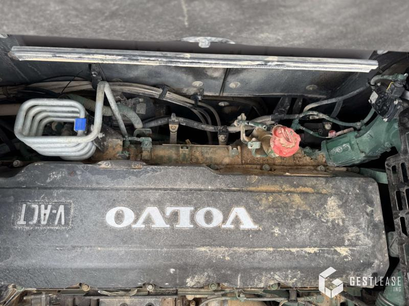 Lánctalpas kotró Volvo EC 480 EL: 20 kép. Lánctalpas kotró Volvo EC 480 EL: 20 kép.