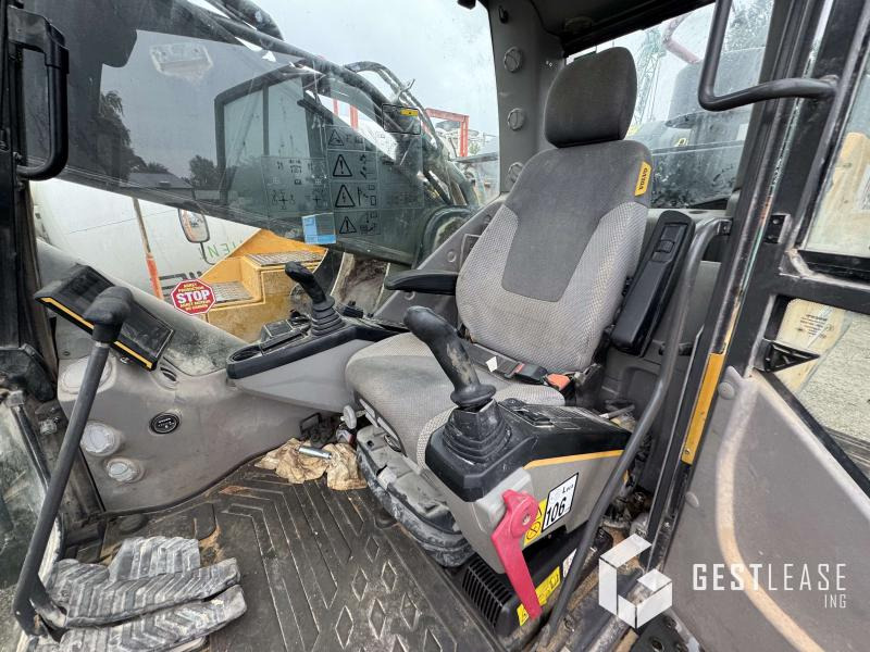 Lánctalpas kotró Volvo EC 480 EL: 9 kép. Lánctalpas kotró Volvo EC 480 EL: 9 kép.