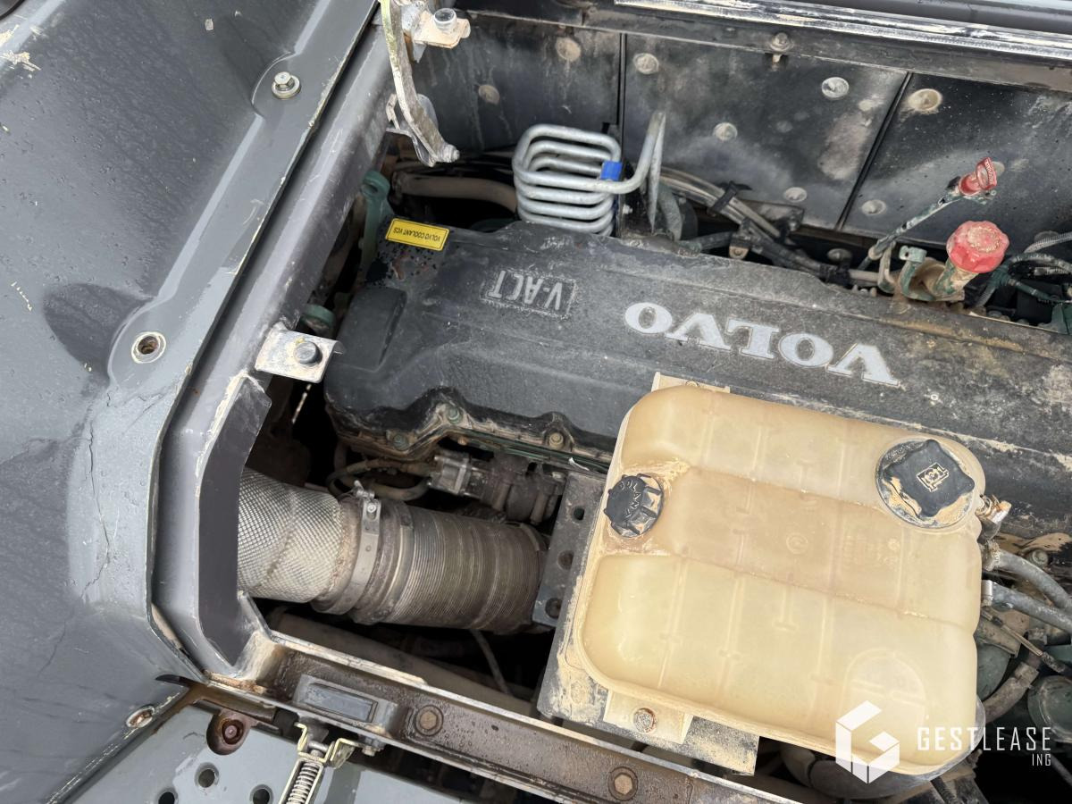 Lánctalpas kotró Volvo EC 480 EL: 23 kép. Lánctalpas kotró Volvo EC 480 EL: 23 kép.