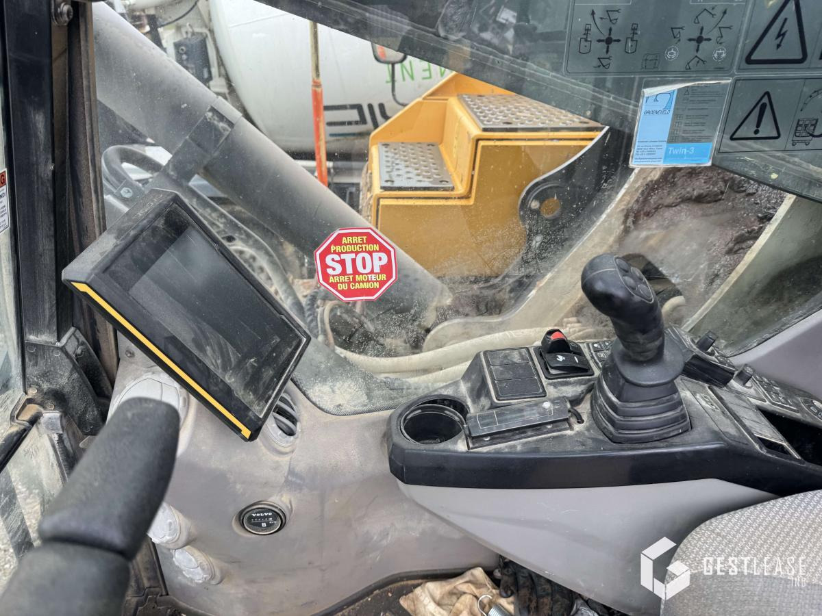 Lánctalpas kotró Volvo EC 480 EL: 11 kép. Lánctalpas kotró Volvo EC 480 EL: 11 kép.