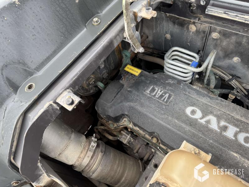 Lánctalpas kotró Volvo EC 480 EL: 21 kép. Lánctalpas kotró Volvo EC 480 EL: 21 kép.