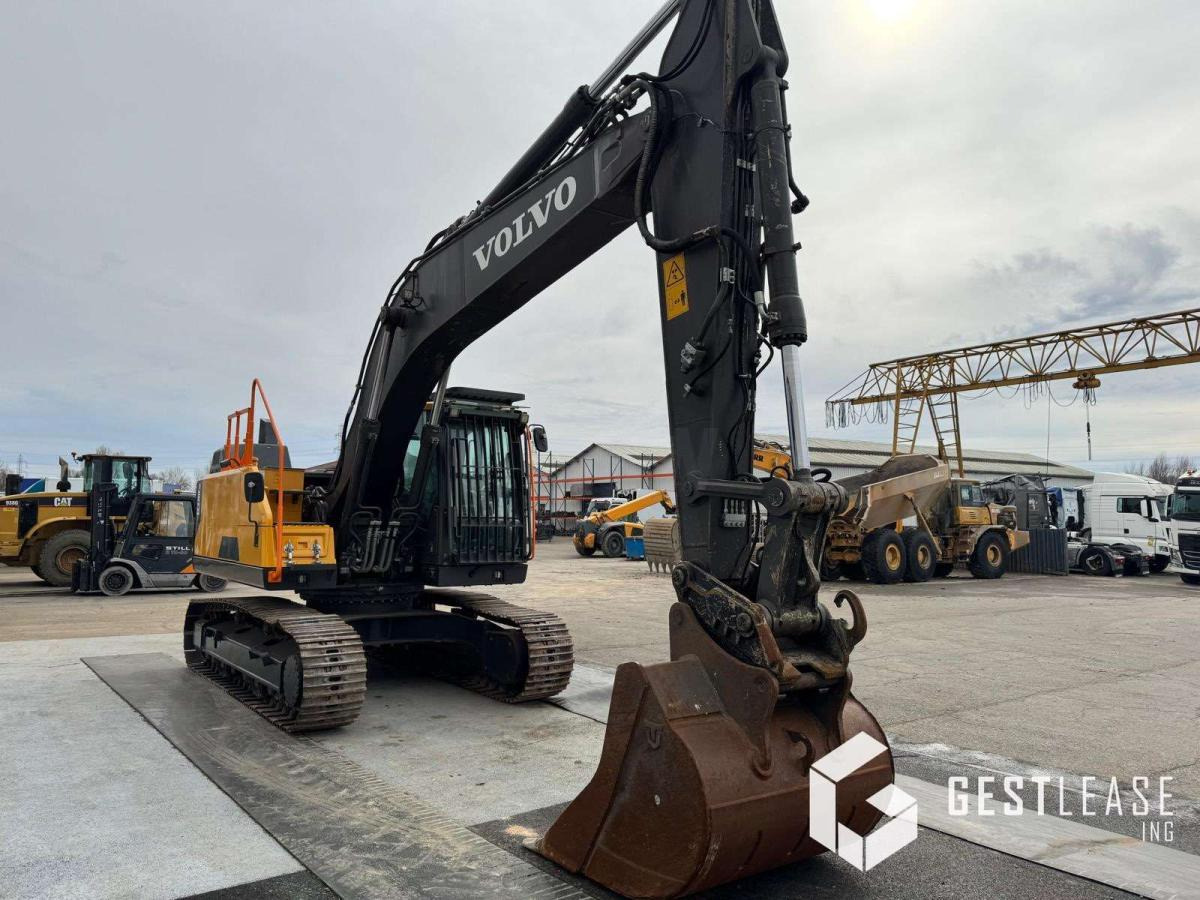 Volvo EC220 ENL - Lánctalpas kotró: 4 kép. Volvo EC220 ENL - Lánctalpas kotró: 4 kép.