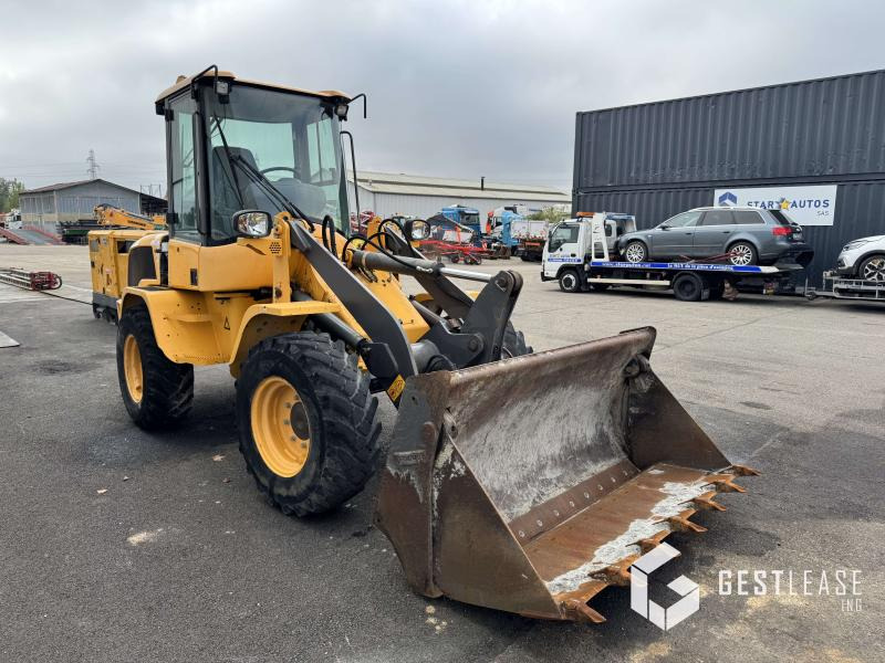 Volvo L30G - Gumikerekes homlokrakodó: 4 kép. Volvo L30G - Gumikerekes homlokrakodó: 4 kép.