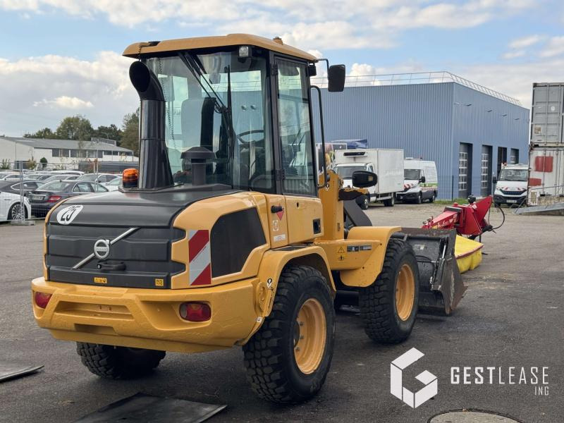 Volvo L30G - Gumikerekes homlokrakodó: 3 kép. Volvo L30G - Gumikerekes homlokrakodó: 3 kép.