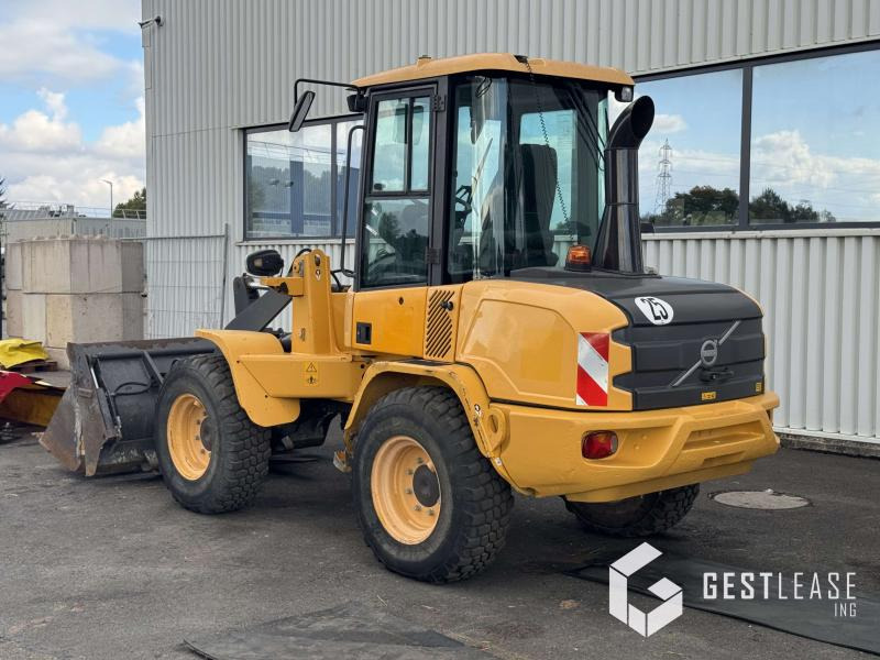 Volvo L30G - Gumikerekes homlokrakodó: 2 kép. Volvo L30G - Gumikerekes homlokrakodó: 2 kép.
