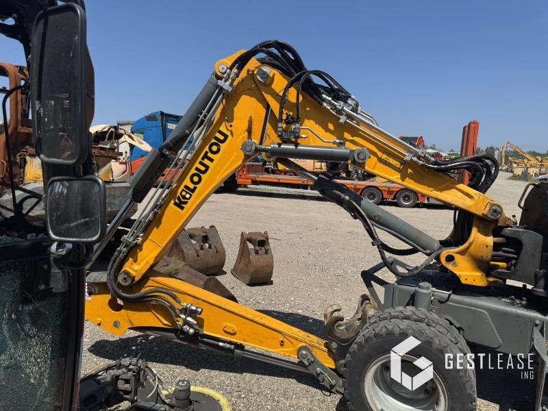 Wacker Neuson EW65 SVT - Gumikerekes kotró: 5 kép. Wacker Neuson EW65 SVT - Gumikerekes kotró: 5 kép.