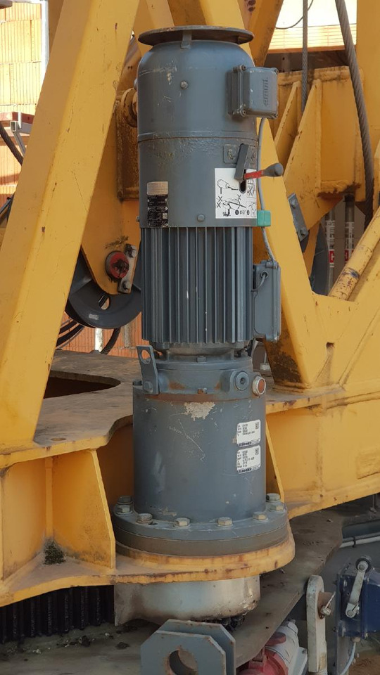 Liebherr 71K - Toronydaru: 3 kép. Liebherr 71K - Toronydaru: 3 kép.