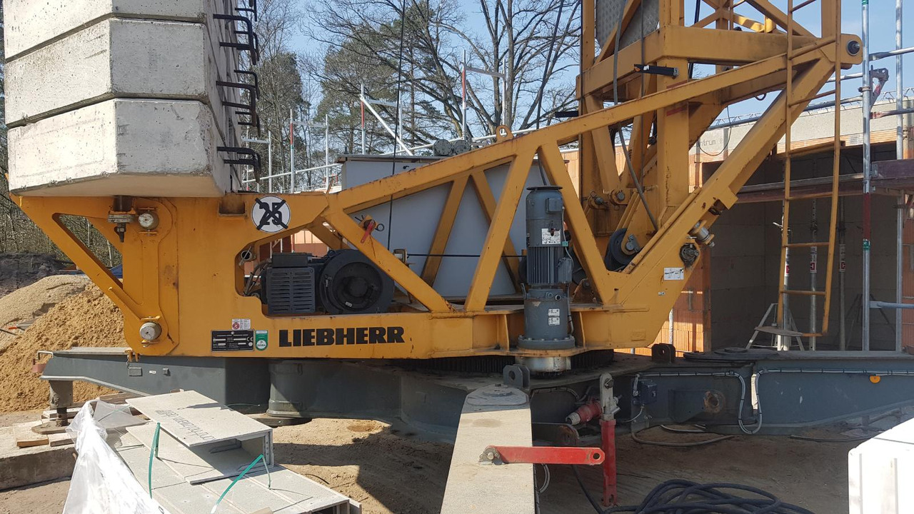 Liebherr 71K used 2007 - Toronydaru: 2 kép. Liebherr 71K used 2007 - Toronydaru: 2 kép.