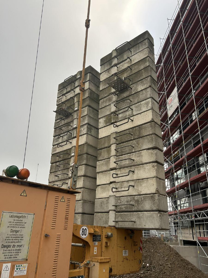Liebherr 71k Baukran Turmdrehkran 71 K / Baujahr 2003 gebraucht - Toronydaru: 4 kép. Liebherr 71k Baukran Turmdrehkran 71 K / Baujahr 2003 gebraucht - Toronydaru: 4 kép.
