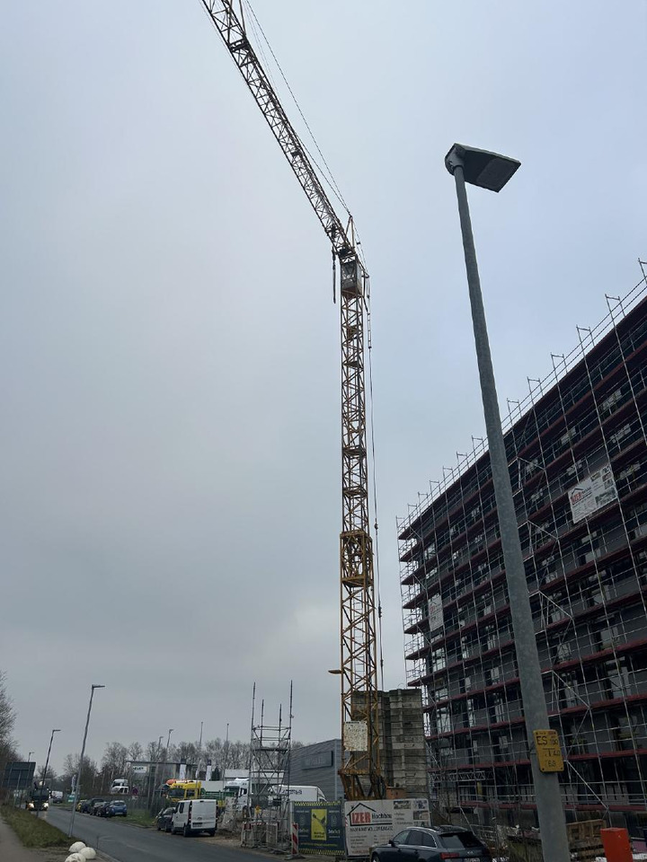 Liebherr 71k Baukran Turmdrehkran 71 K / Baujahr 2003 gebraucht - Toronydaru: 2 kép. Liebherr 71k Baukran Turmdrehkran 71 K / Baujahr 2003 gebraucht - Toronydaru: 2 kép.