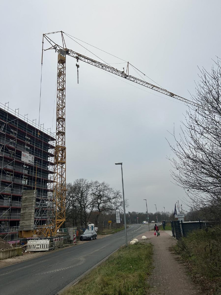 Liebherr 71k Baukran Turmdrehkran 71 K / Baujahr 2003 gebraucht - Toronydaru: 1 kép. Liebherr 71k Baukran Turmdrehkran 71 K / Baujahr 2003 gebraucht - Toronydaru: 1 kép.