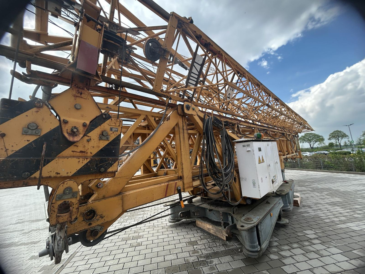 Liebherr 71k - Toronydaru: 4 kép. Liebherr 71k - Toronydaru: 4 kép.