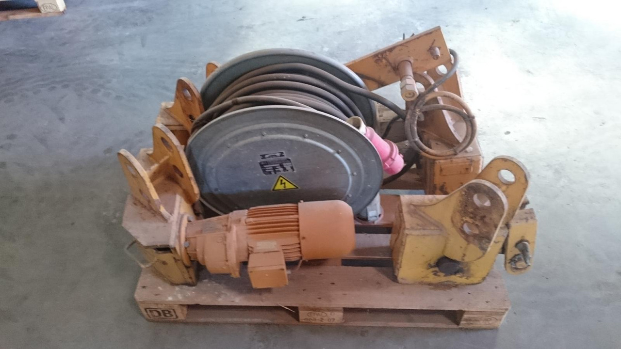 Liebherr Schienenfahrewerk Schienenfahrwerk für 34K, 35K - Építőipari berendezések: 3 kép. Liebherr Schienenfahrewerk Schienenfahrwerk für 34K, 35K - Építőipari berendezések: 3 kép.