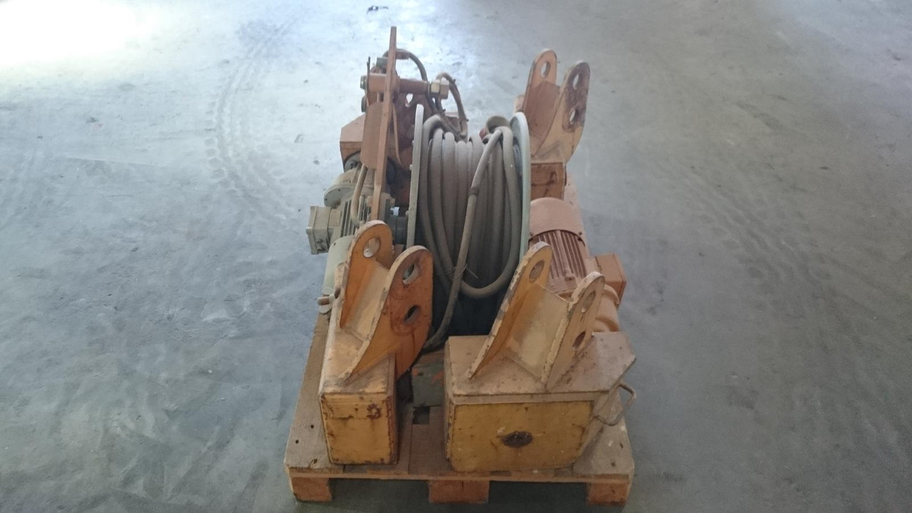 Liebherr Schienenfahrewerk Schienenfahrwerk für 34K, 35K - Építőipari berendezések: 4 kép. Liebherr Schienenfahrewerk Schienenfahrwerk für 34K, 35K - Építőipari berendezések: 4 kép.