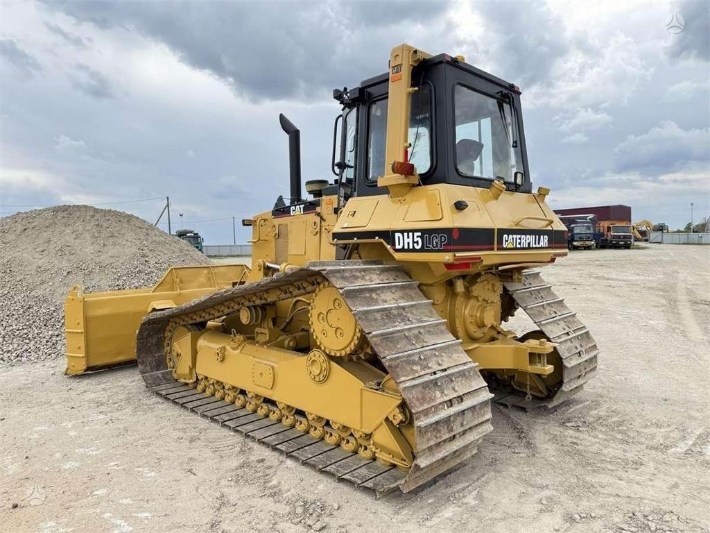 CAT D5H LGP - Buldózer: 1 kép. CAT D5H LGP - Buldózer: 1 kép.