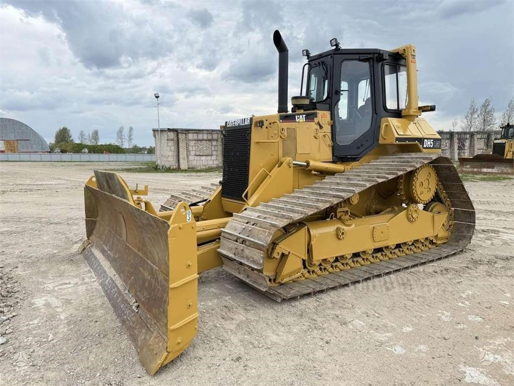 CAT D5H LGP - Buldózer: 2 kép. CAT D5H LGP - Buldózer: 2 kép.