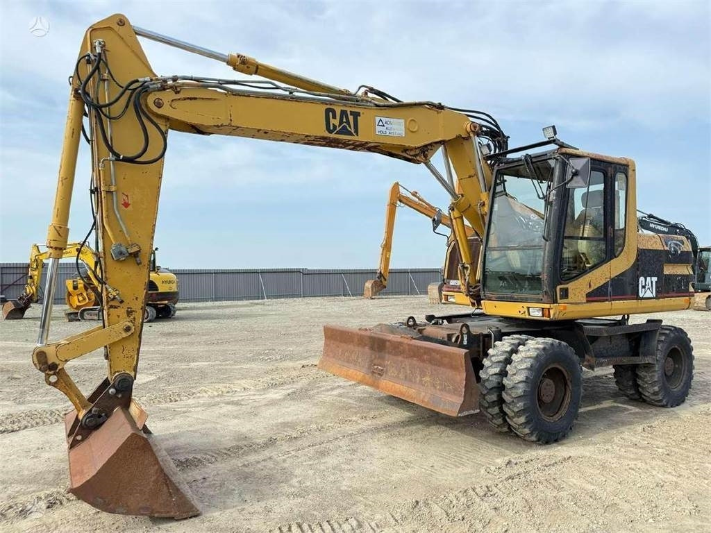 CAT M 312, SCANDINAVIAN - Gumikerekes kotró: 1 kép. CAT M 312, SCANDINAVIAN - Gumikerekes kotró: 1 kép.
