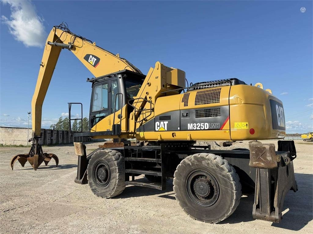 CAT M 325 DLMH - Gumikerekes kotró: 3 kép. CAT M 325 DLMH - Gumikerekes kotró: 3 kép.