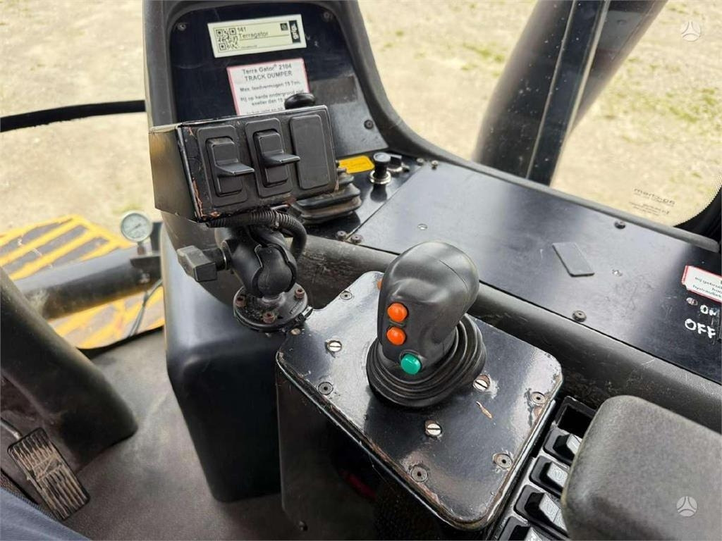 Csuklós dömper CAT TerraGator 2104 CE&EPA: 19 kép. Csuklós dömper CAT TerraGator 2104 CE&EPA: 19 kép.