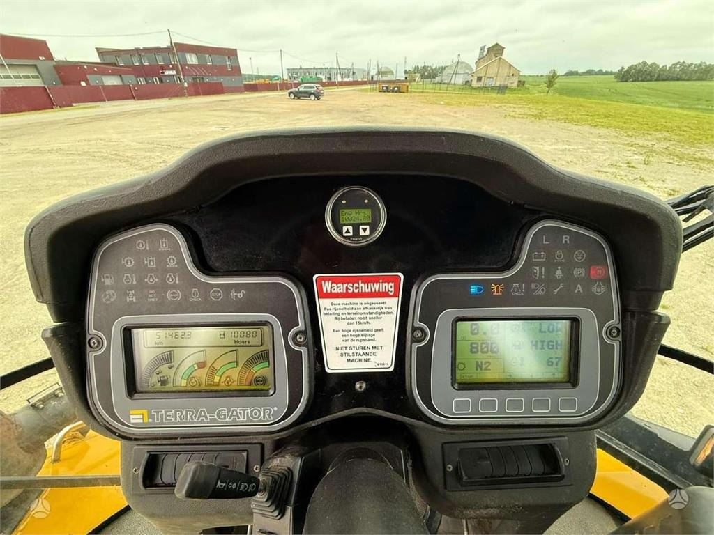 Csuklós dömper CAT TerraGator 2104 CE&EPA: 18 kép. Csuklós dömper CAT TerraGator 2104 CE&EPA: 18 kép.