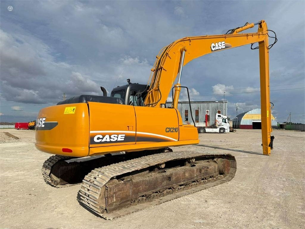 Case CX 210 Longreach 16 m - Lánctalpas kotró: 5 kép. Case CX 210 Longreach 16 m - Lánctalpas kotró: 5 kép.