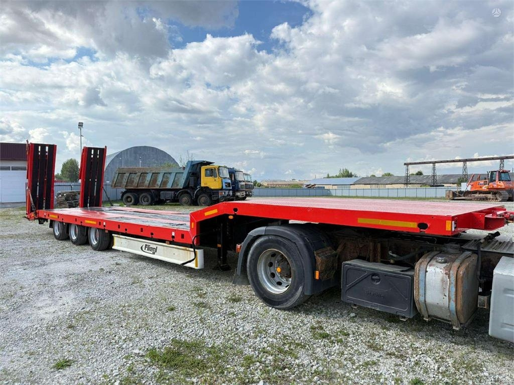Fliegl SDS 470 T - Félpótkocsi mélybölcsős: 2 kép. Fliegl SDS 470 T - Félpótkocsi mélybölcsős: 2 kép.