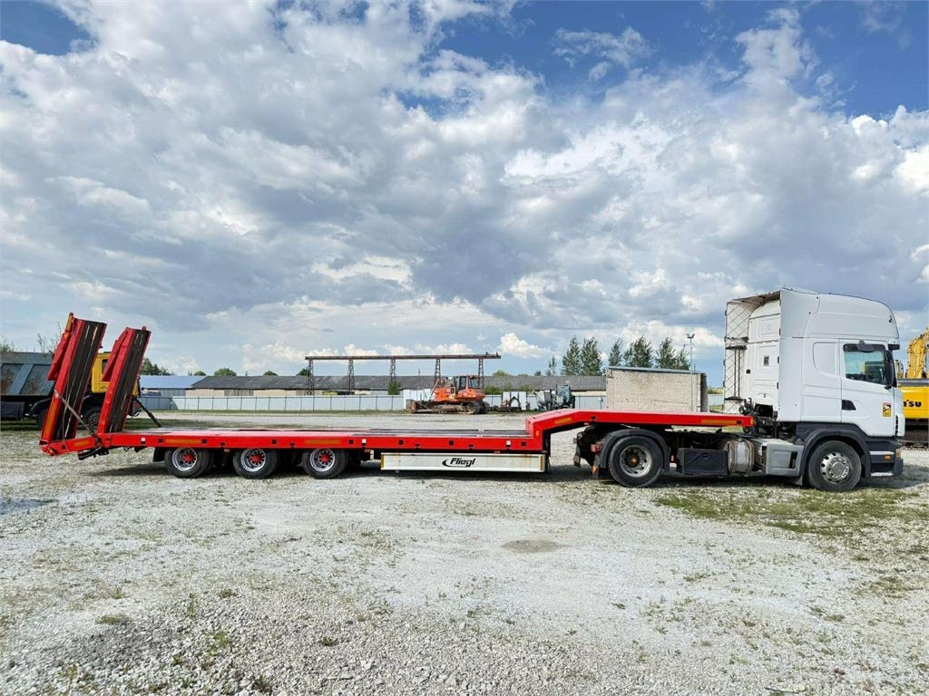 Fliegl SDS 470 T - Félpótkocsi mélybölcsős: 3 kép. Fliegl SDS 470 T - Félpótkocsi mélybölcsős: 3 kép.