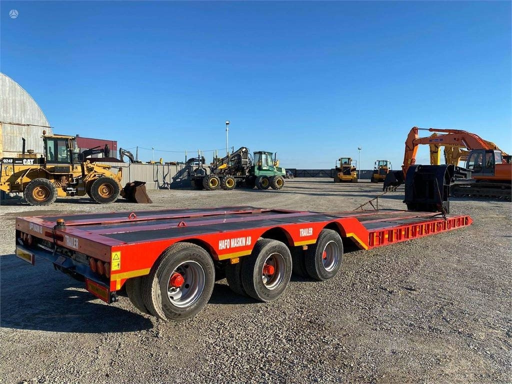 Hako Gooseneck lowbed , axle lift - Félpótkocsi mélybölcsős: 3 kép. Hako Gooseneck lowbed , axle lift - Félpótkocsi mélybölcsős: 3 kép.