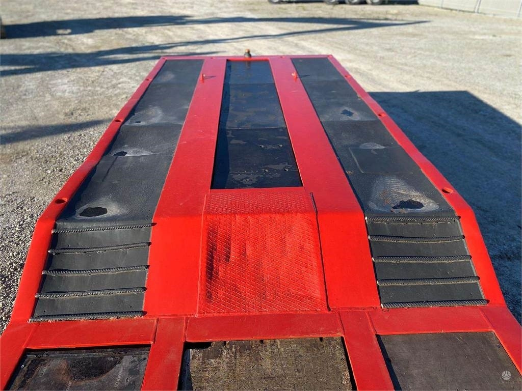Hako Gooseneck lowbed , axle lift - Félpótkocsi mélybölcsős: 4 kép. Hako Gooseneck lowbed , axle lift - Félpótkocsi mélybölcsős: 4 kép.