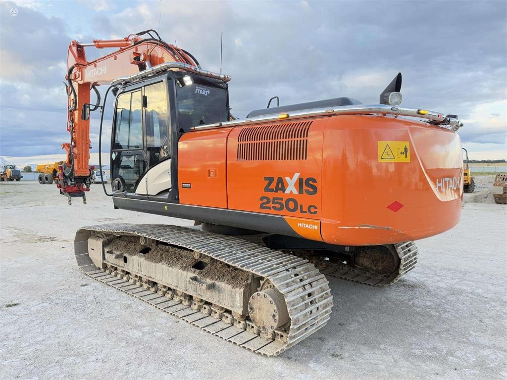 Hitachi ZX 250 LC-5B ROTOTILT TOP COND - Lánctalpas kotró: 3 kép. Hitachi ZX 250 LC-5B ROTOTILT TOP COND - Lánctalpas kotró: 3 kép.