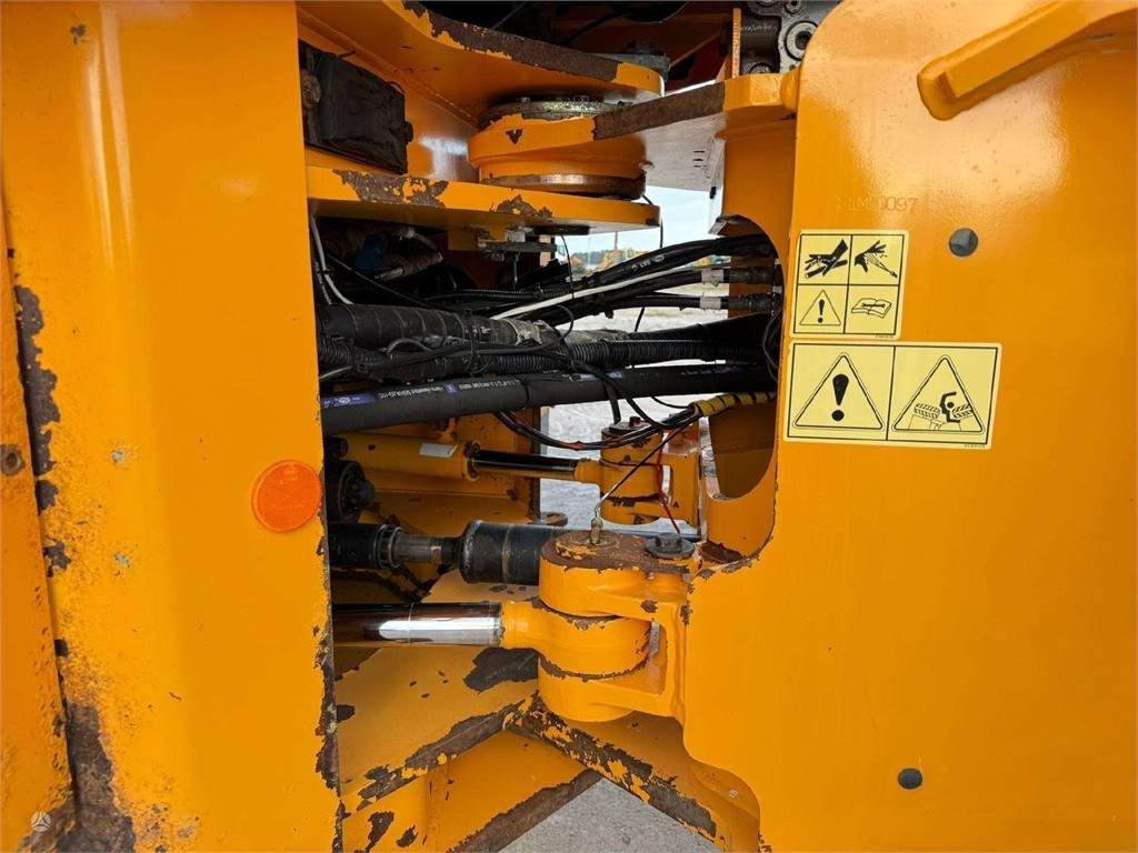 Gumikerekes homlokrakodó Hyundai HL 955: 11 kép.