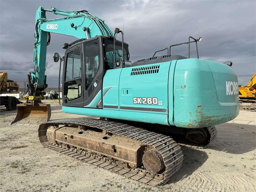 Kobelco SK 260 LC-9 ROTOTILT SCANDINAV - Lánctalpas kotró: 3 kép. Kobelco SK 260 LC-9 ROTOTILT SCANDINAV - Lánctalpas kotró: 3 kép.