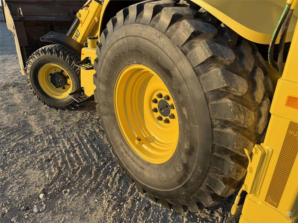 Kotrórakodó New Holland B 110-4PT , 2 quick couplers: 16 kép.