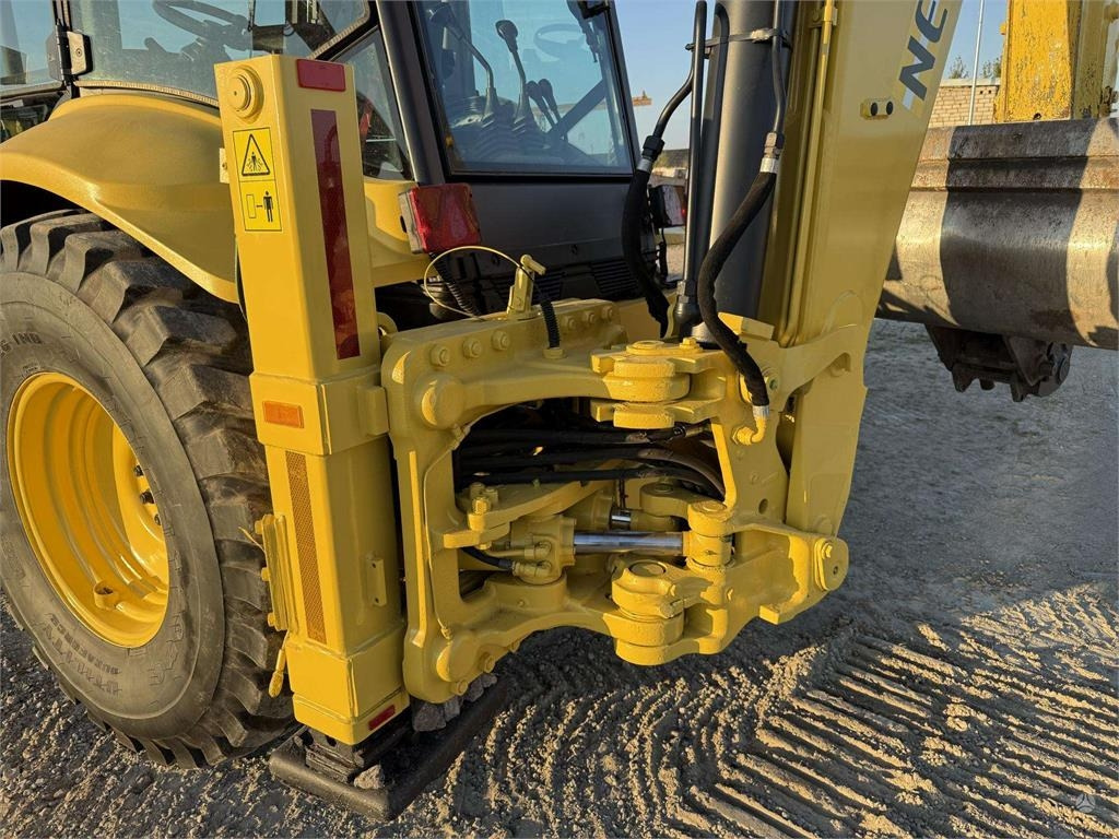 Kotrórakodó New Holland B 110-4PT , 2 quick couplers: 20 kép.