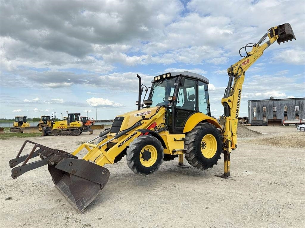 New Holland LB 110 B-4PT - Kotrórakodó: 2 kép. New Holland LB 110 B-4PT - Kotrórakodó: 2 kép.