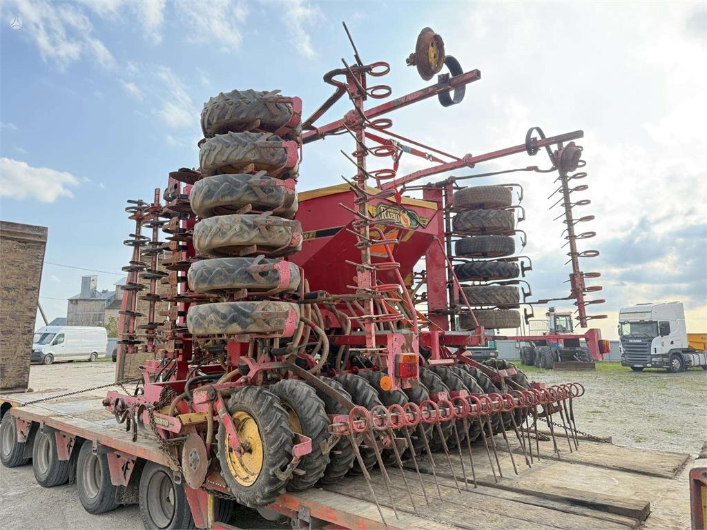 Vaderstad Rapid 600 F - Szemenkénti vetőgép: 3 kép. Vaderstad Rapid 600 F - Szemenkénti vetőgép: 3 kép.