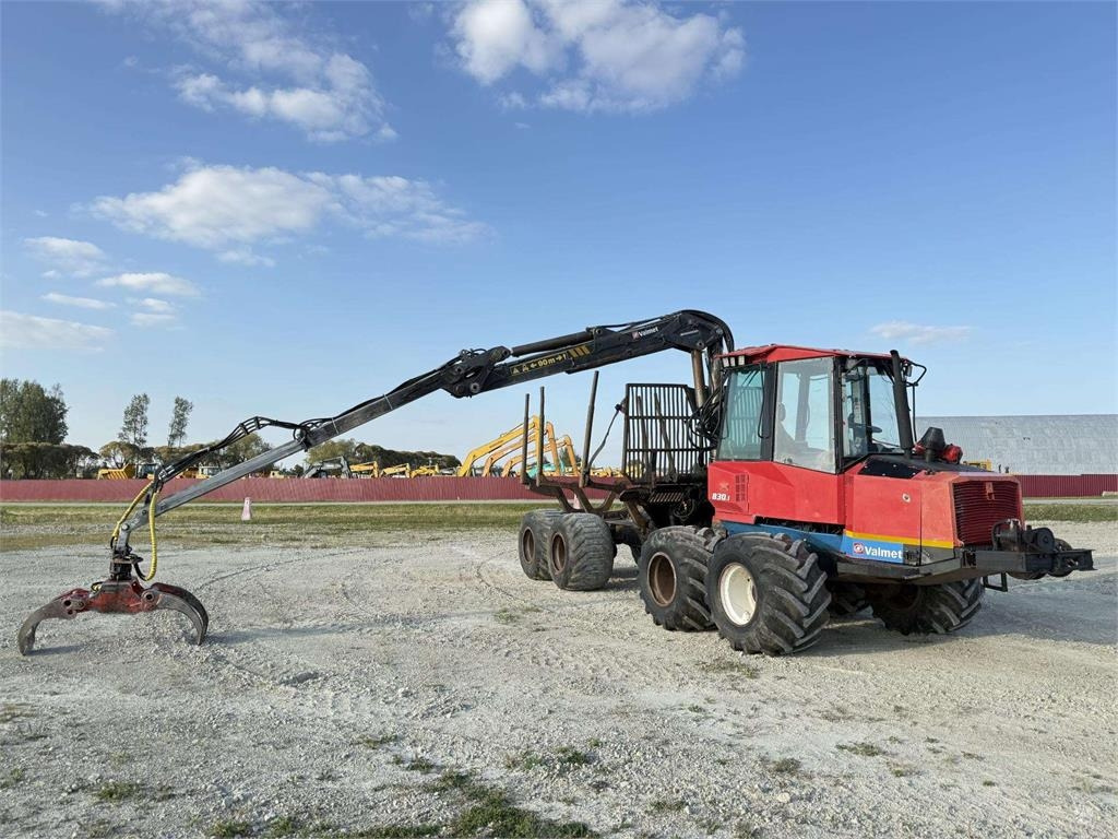 Valmet 830.1 - Kihordó: 2 kép. Valmet 830.1 - Kihordó: 2 kép.