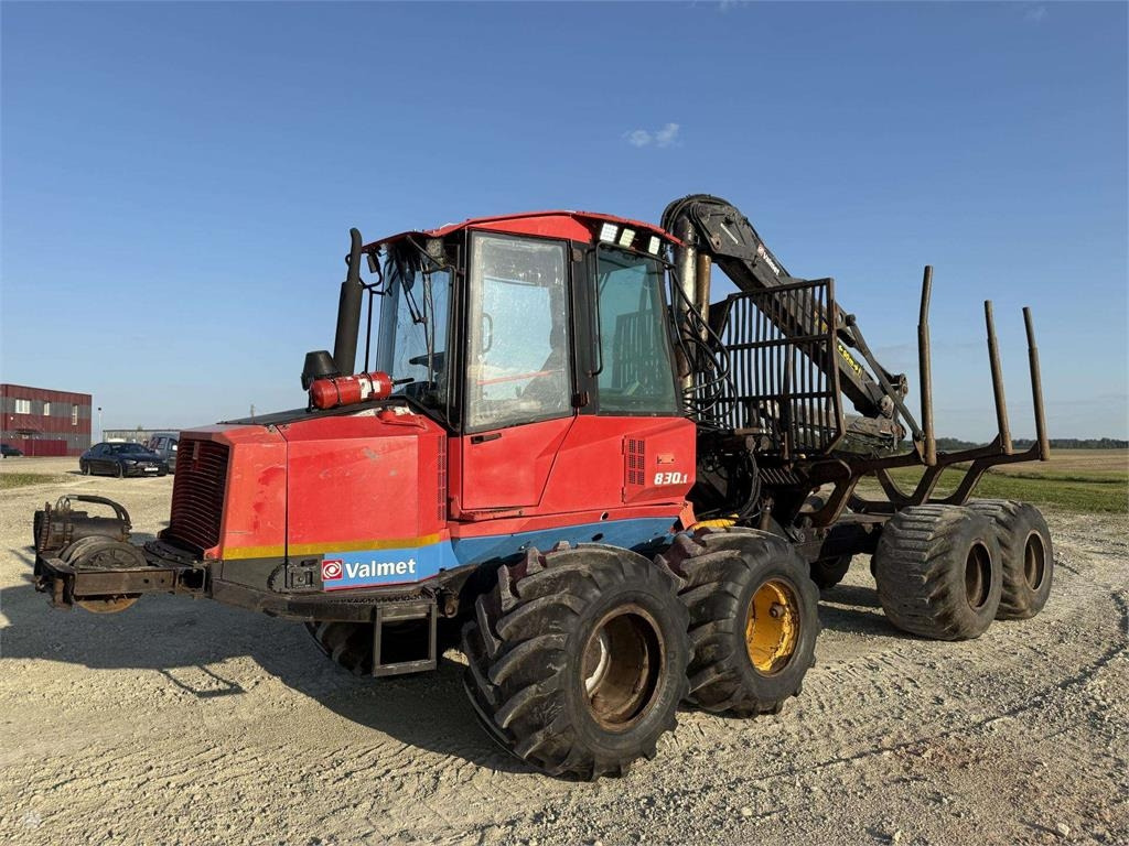 Valmet 830.1 - Kihordó: 4 kép. Valmet 830.1 - Kihordó: 4 kép.