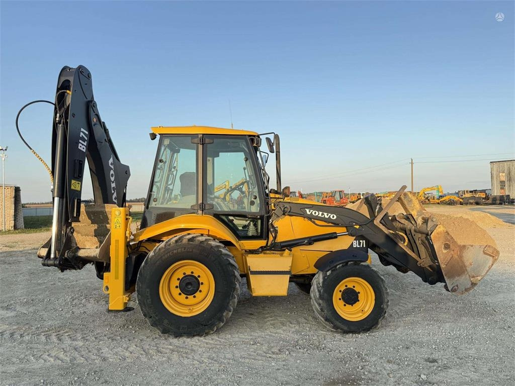 Kotrórakodó Volvo BL 71: 11 kép. Kotrórakodó Volvo BL 71: 11 kép.