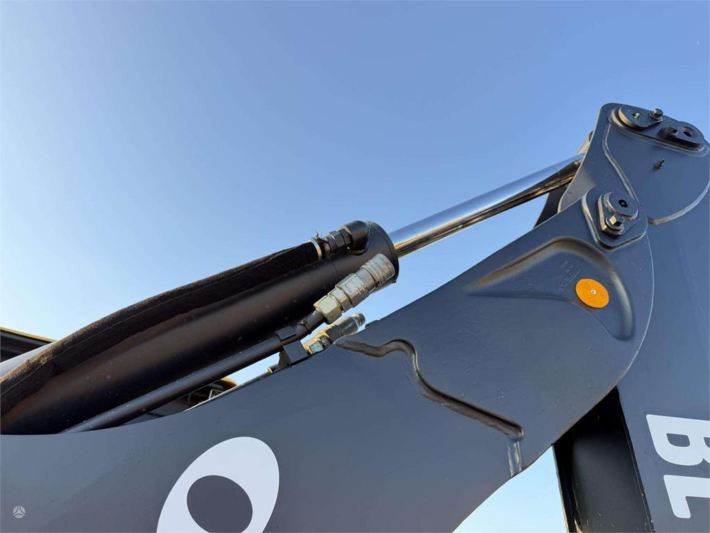 Kotrórakodó Volvo BL 71: 8 kép. Kotrórakodó Volvo BL 71: 8 kép.