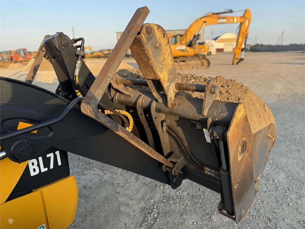 Kotrórakodó Volvo BL 71: 15 kép. Kotrórakodó Volvo BL 71: 15 kép.